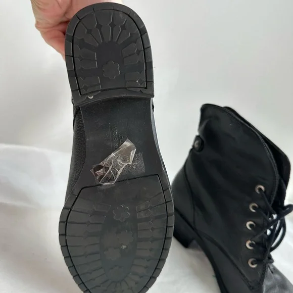 AK Anne Klein like new Black Boots - Picture 5 of 11